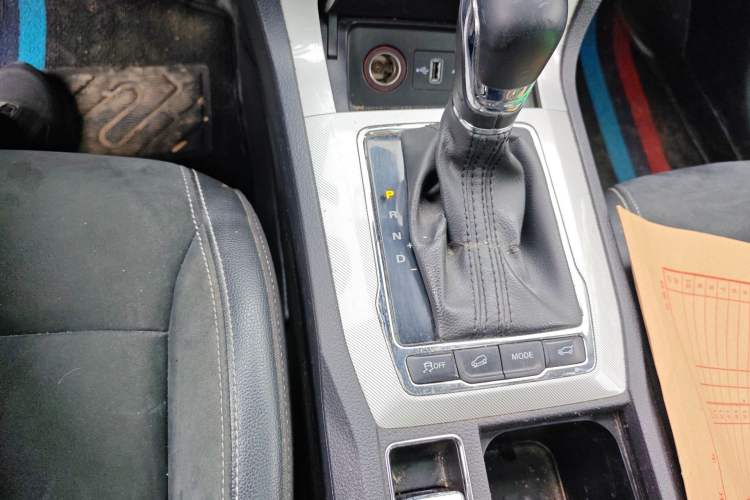 Used Roewe RX5 New Energy 2017 eRX5 50T Hybrid Connected Prestige Flagship Edition Gear Lever