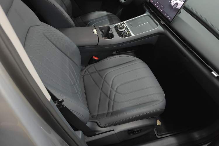 Used Geely Galaxy Xingjian 7 EM-i 2026 Model 135km Leading Edition Right Front Seat