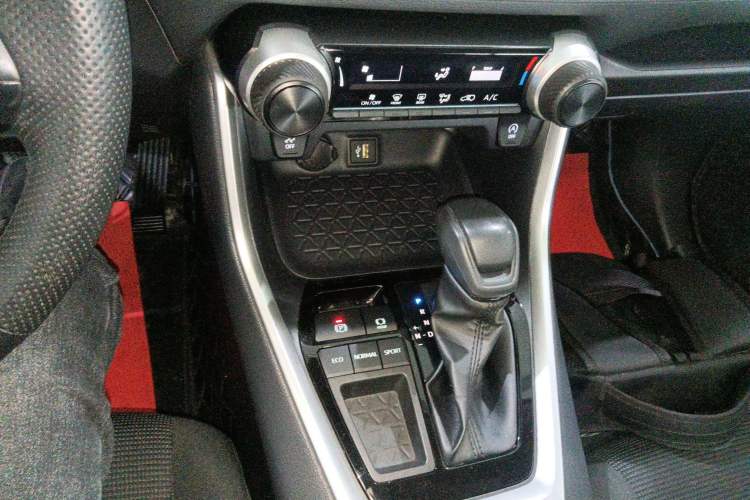 Used Toyota RAV4 2024 2.0L CVT Two-Wheel Drive Urban Edition
