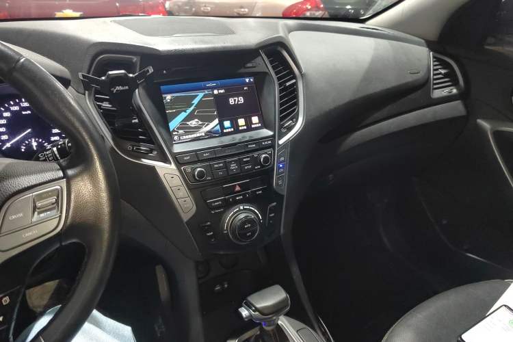 Used Hyundai Santa Fe 2017 2.0T Automatic All-Wheel Drive Smart 7-Seater Audio And AC Panel