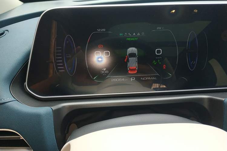 Used ORA Good Cat 2023 401 km Standard Range Premium Version Lithium Iron Phosphate Instrument Cluster