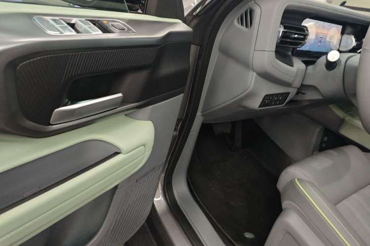 Used BAIC Off-Road BJ40 2024 2.0T All-New Urban Hunter Edition Chivalrous Style Driver Seat