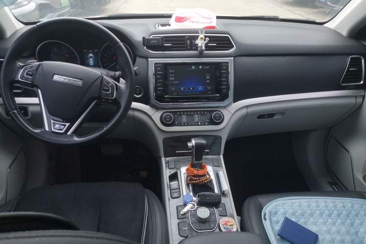 Used Haval H6 Coupe 2016 Blue Label 1.5T Automatic Two-Wheel Drive Urban Model Center Console