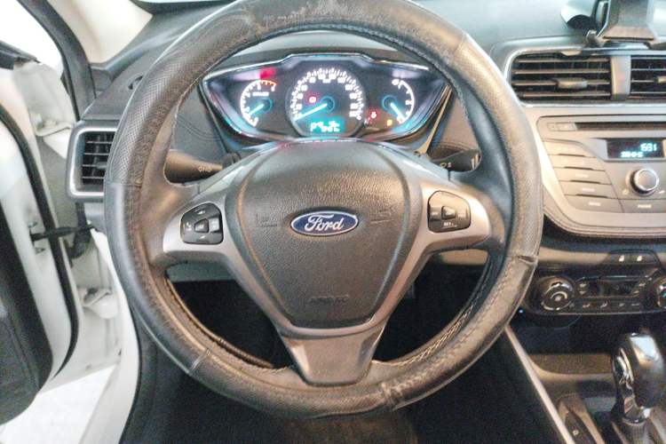 Used Ford Escort 2015 1.5L Automatic Fashion Model