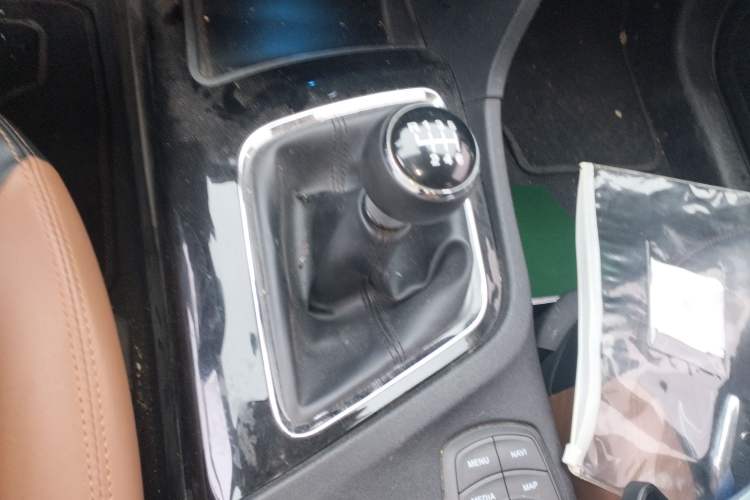 Used Soueast DX7 2017 1.5T Manual Triumph Edition Gear Lever