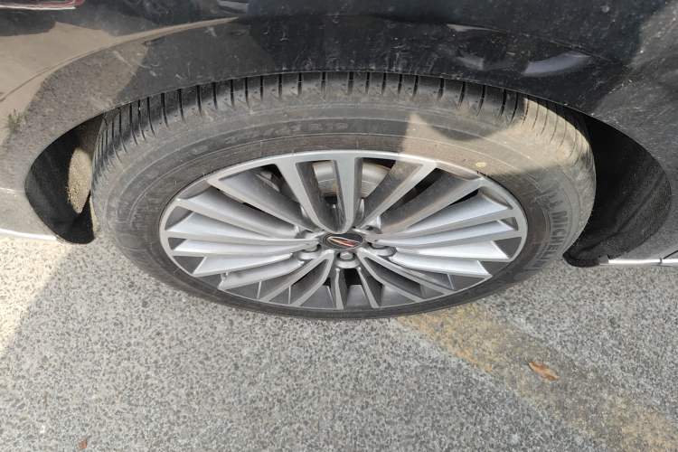 Used Hongqi H9 2022 2.0T Smart Connect Flagship Edition Right Rear Wheel Hub