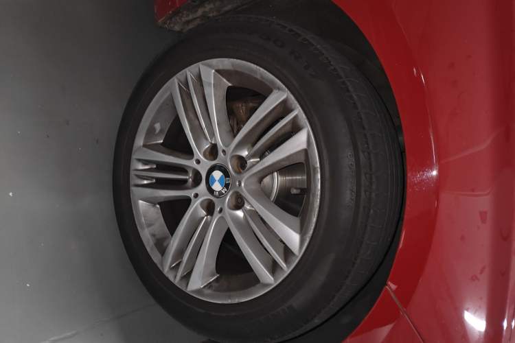 Used BMW 3 Series 2015 320Li Luxury Edition Fashion Model Right Front Wheel Hub