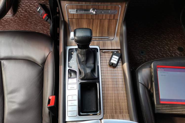 Used Roewe RX8 2018 30T Smart Connectivity Two-Wheel Drive Supreme Edition