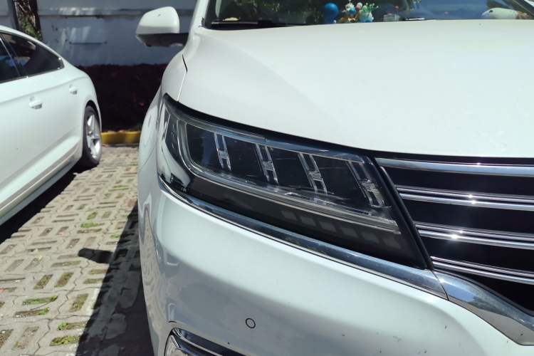 Used Roewe RX5 2017 20T Two-Wheel Drive Automatic Internet Elite Edition
