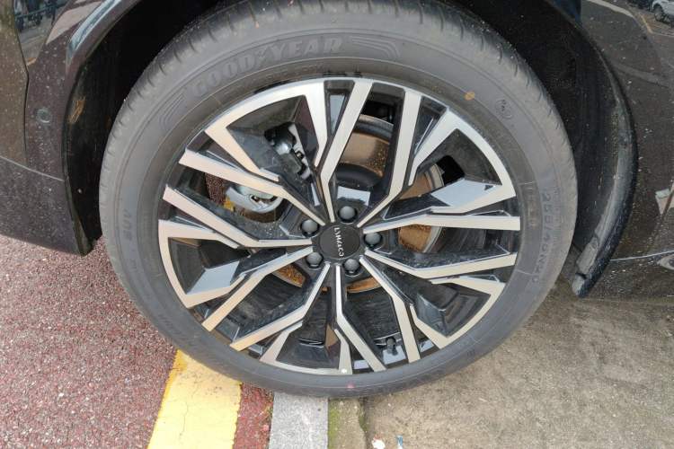 Used Lynk & Co 08 EM-P 2026 Model 210 Four-Wheel Drive Performance Ultra H7 Right Rear Wheel Hub