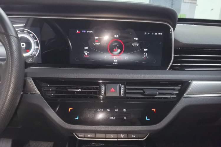 Used Hongqi HS5 2022 Revised Version 2.0T Smart Connect Flagship Edition Audio And AC Panel