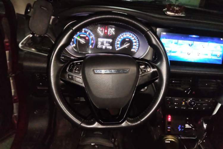 Used Venucia T90 2018 2.0L CVT Smart Connect Luxury Edition China V Standard