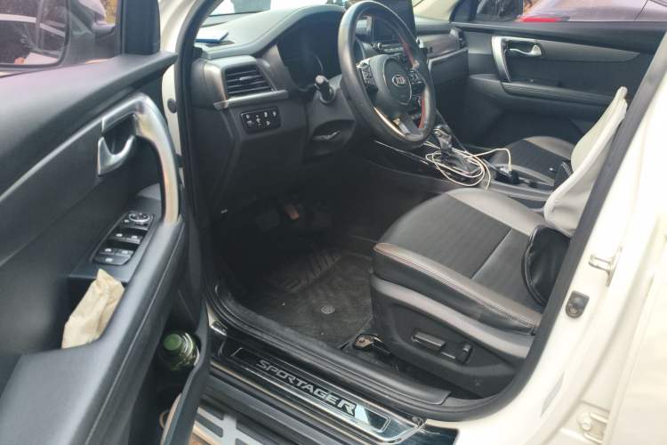 Used Kia Sportage R 2018 2.0L Automatic Smart Luxury Version China V Standard Driver Seat