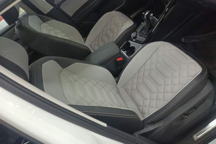 Used Volkswagen Tayron 2023 Revised Version 380TSI All-Wheel Drive R-Line High-Energy Edition Right Front Seat