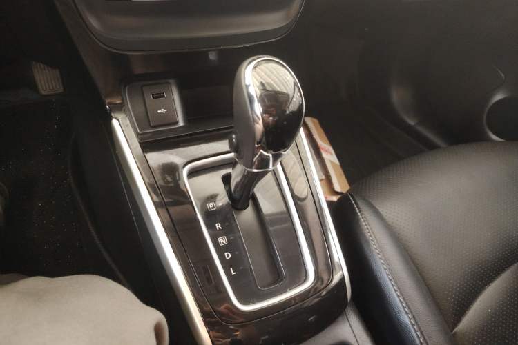 Used Nissan Sylphy 2019 1.6XV CVT Smart Connect Luxury Edition China VI Standard Gear Lever