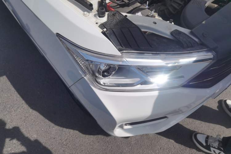 Used Wuling Hongguang 2021 1.5L Facelifted S Comfort Version with Electric Power Steering LAR Right Front Headlight