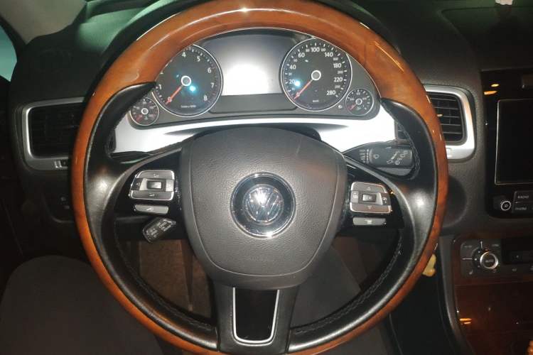 Used Volkswagen Touareg 2013 3.0 TSI Limited Luxury Edition Steering Wheel