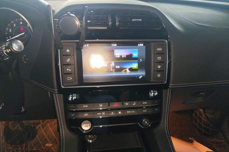 Used Jaguar F-PACE 2016 3.0 SC Four-Wheel Drive R-Sport Sport Edition Audio And AC Panel