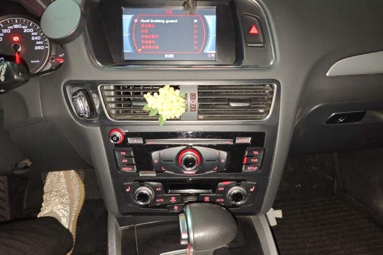 Used Audi Q5 2015 40 TFSI Technology Edition Audio And AC Panel