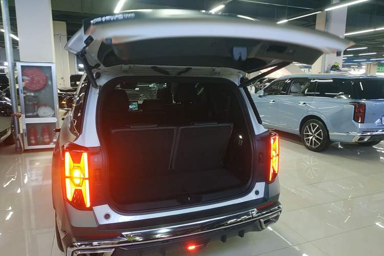 Used GAC Trumpchi GS8 2022 Dual-Engine Series 2.0TM Two-Wheel Drive Prestige Edition (7 Seats) Trunk