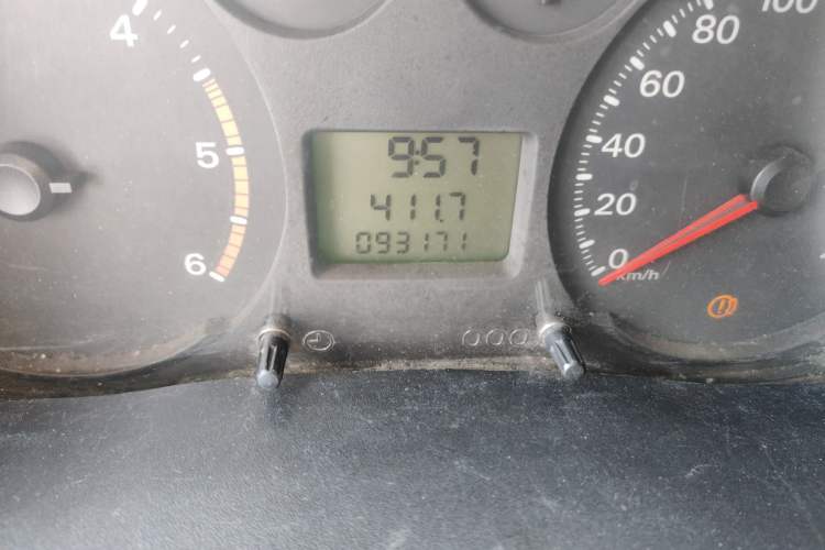 Used Ford Transit Custom 2016 2.4T Long Wheelbase 10-Seater Mid-Roof Standard Version Odometer Close Up