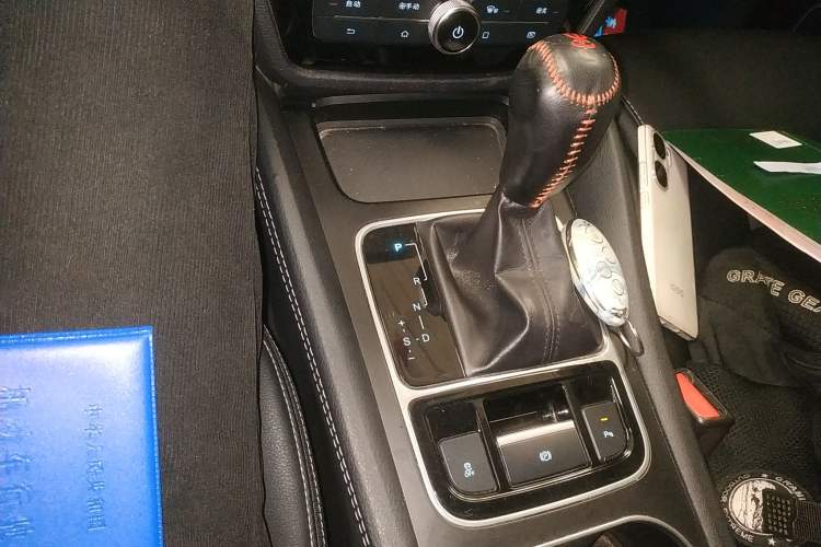 Used BYD Song MAX 2018 1.5T Automatic Smart Connect Elite Model with 6 Seats Gear Lever