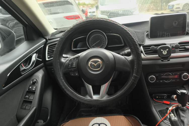 Used Mazda 3 Axela 2014 Sedan 1.5L Automatic Luxury Model