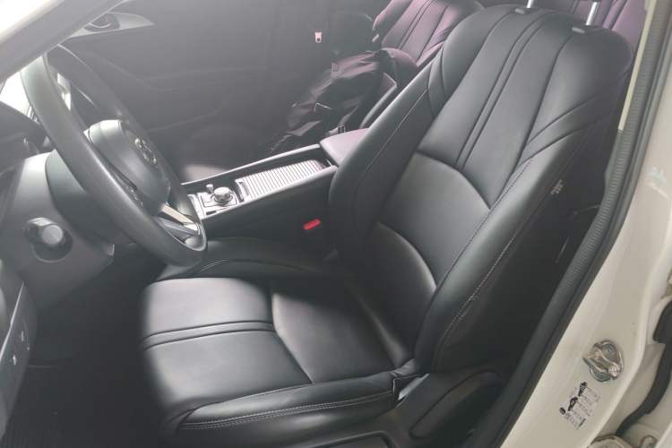 Used Mazda 3 Axela 2017 Sedan 1.5L Automatic Luxury Model Emission Standard China V
