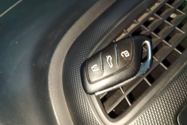 Used Roewe Clever 2021 302 km New Four-Seater Super-Efficient Version Vehicle Key