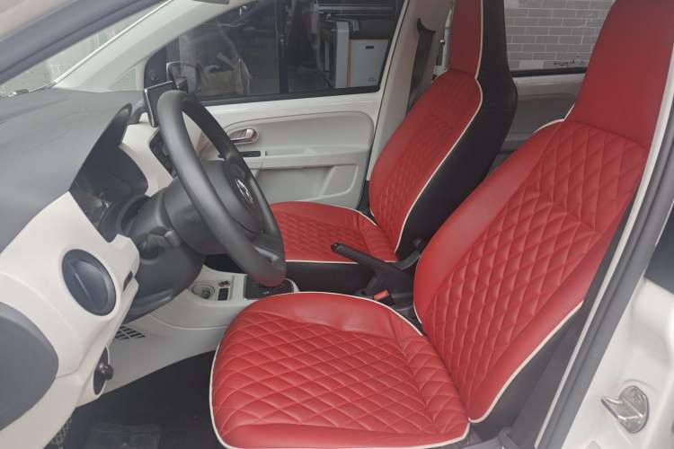 Used Volkswagen up! 2015 1.0L move up!
