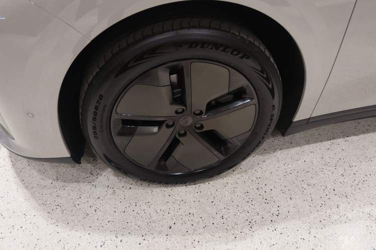 Used Li Auto i6 2025 Model Two-Wheel-Drive Standard Type Left Front Wheel Hub