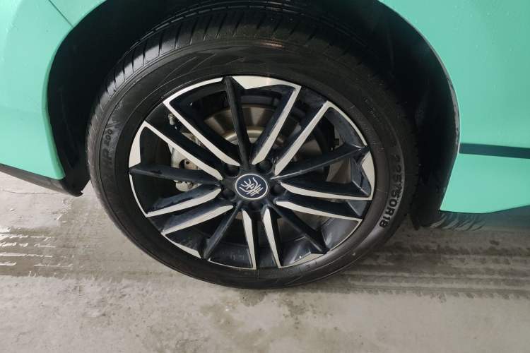 Used BYD Qin L 2025 EV 545KM Excellence Edition Right Rear Wheel Hub