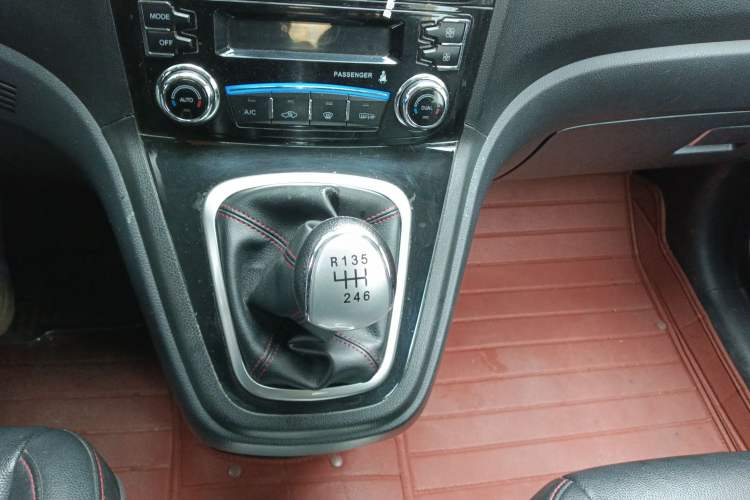 Used Haval H6 2013 Upgraded Model 1.5T Manual Two-Wheel Drive Urban Version