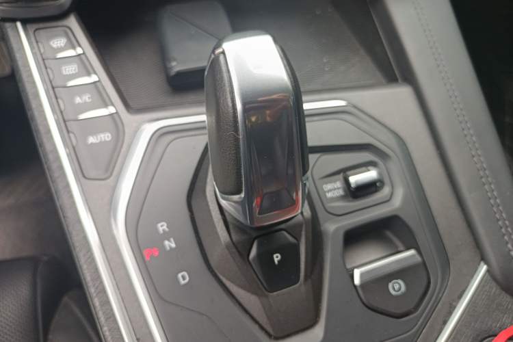 Used Lynk & Co 01 2021 2.0TD Two-Wheel-Drive Pro Trim Gear Lever