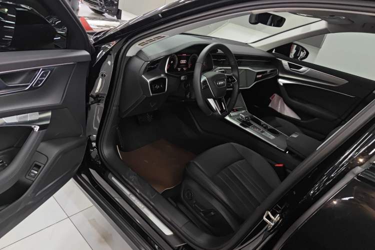 Used Audi A6 2023 allroad quattro 55 TFSI Explorer Edition
