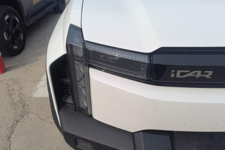 Used iCAR 03T 2024 520km Two-Wheel Drive Long-Range Version Right Front Headlight