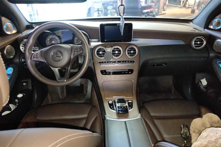 Used Mercedes-Benz GLC 2019 GLC 300 L 4MATIC Dynamic Model