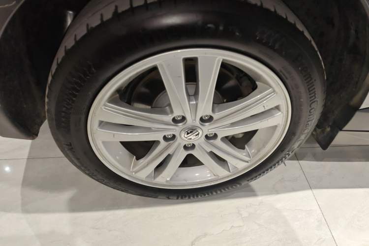 Used MG 4 EV 2022 425 km Luxury Edition Right Rear Wheel Hub