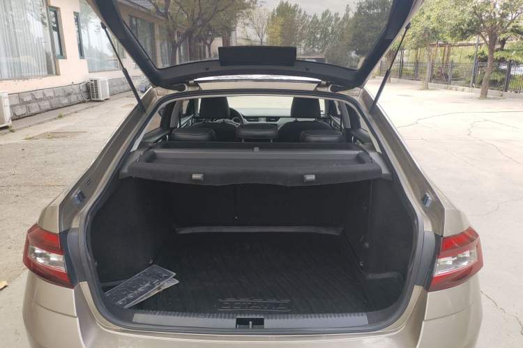 Used Skoda Octavia 2018 TSI280 DSG Flagship Edition Trunk