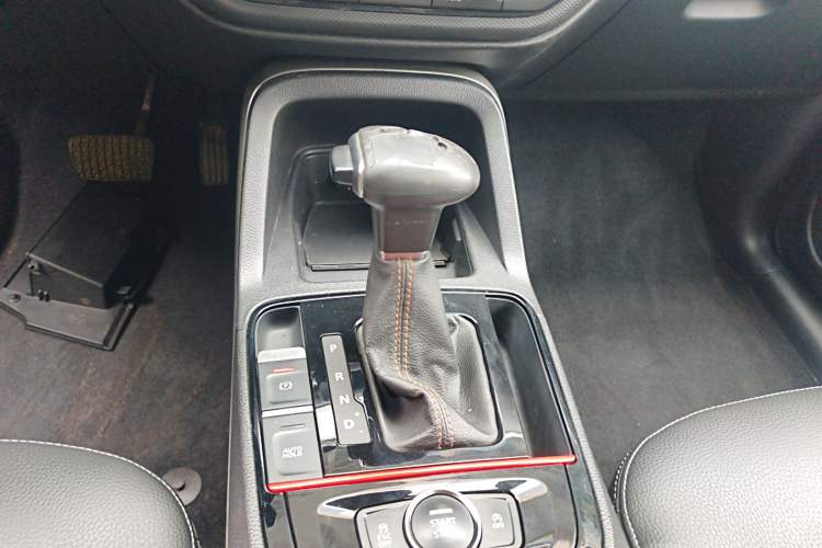 Used Qoros 5 2018 1.6T Automatic Prestige Model Gear Lever