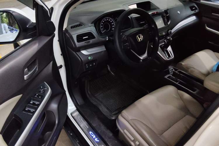 Used Honda CR-V 2012 2.4L four-wheel drive luxury version Driver Seat