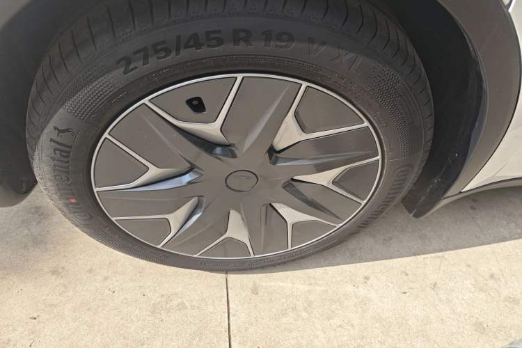 Used Tesla Model Y L 2025 Model Long-Range All-Wheel-Drive Version
