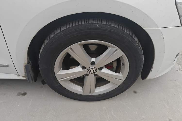 Used Volkswagen Passat 2013 2.0 TSI DSG Prestige Edition Right Front Wheel Hub