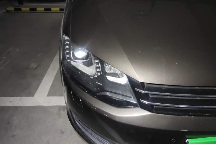 Used Volkswagen Sharan 2016 380TSI Luxury 7-Seater Right Front Headlight