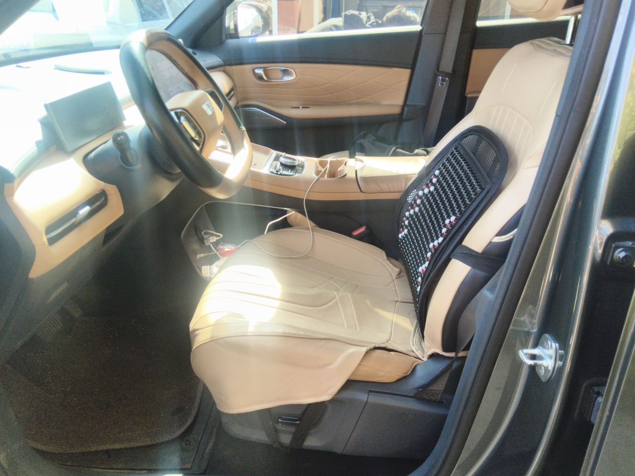Geely Galaxy Xingjian 7 EM-i 2025 120km Launch+ Version — снимка 15