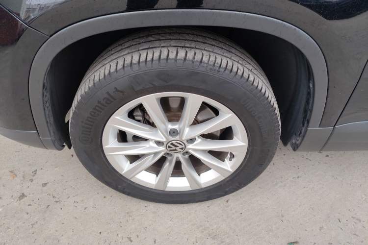 Used Volkswagen Tiguan 2017 300TSI Automatic Two-Wheel Drive Silk Road Comfort Edition Left Front Wheel Hub