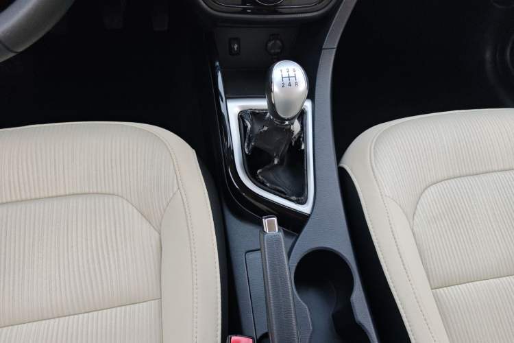 Used Changan Alsvin V7 2016 1.6L Manual LeShang Model China V Standard
