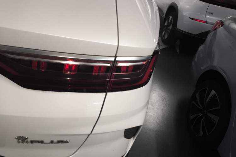 Used BYD Song PLUS New Energy 2021 EV Flagship Model Exterior 3