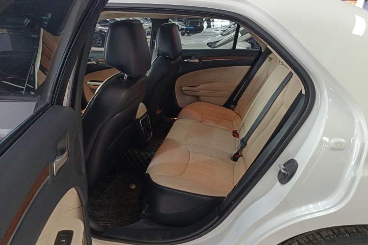 Used Chrysler 300C 2016 3.0L Supreme Edition