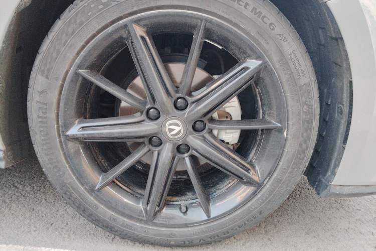 Used CHANGAN UNI-V 2022 1.5T Prestige Version Right Front Wheel Hub